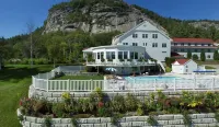 White Mountain Hotel and Resort - Pools