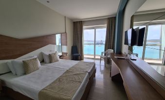 Water's Edge Hotel