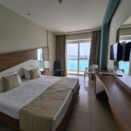 Water's Edge Hotel
