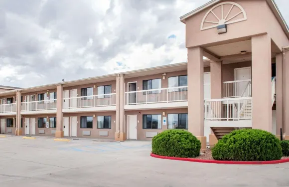 洛茲堡I-10伊克諾旅館