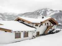 Apartment in Kaprun with Ski-in Ski-Out Access - Bungalows