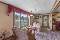 Glass House Inn Erie Near I-90 & I-79 - Inns