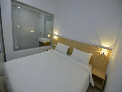 RedDoorz Premium @ Hotel T-ONE Jambi Hotel dekat Masjid Rahmatullah, Simpang Kapuk
