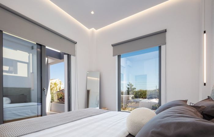 Akonizia Luxury House - with Private Heated Pool and Jacuzzi
