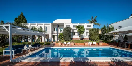 Hotel B&B Casa Arena Sevilla Отели рядом с достопримечательностью «SALA FANTASIA»