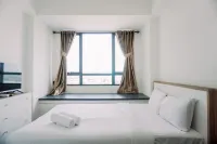Homey and Comfort Living Studio Collins Boulevard Apartment Hotell i Panunggangan