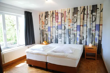 Bungalow in Noiseux with Wood-Fired Hot Tub