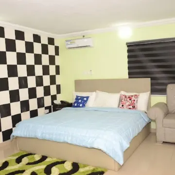 Royal Pavilion Hotel & Suites