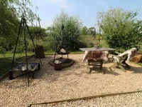 Shepherd's Hut- Hot Tub- Wellness Spa- Wood Burner - Bungalows
