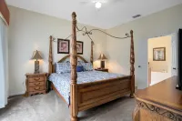 Tropical and Peaceful This 5 bed With Pool Spa