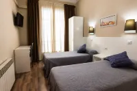 Hostal Lesseps - Gästehäuser