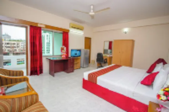 โรงแรม ลอเรล เลคฟรอนต์