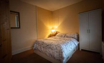 6 Guests-Free Public Parking-5 Min to Beach