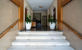 City Chic Apartment with Park View