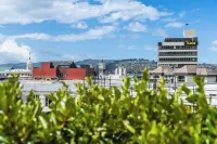 Deluxe Inner-City Apartment on Moray