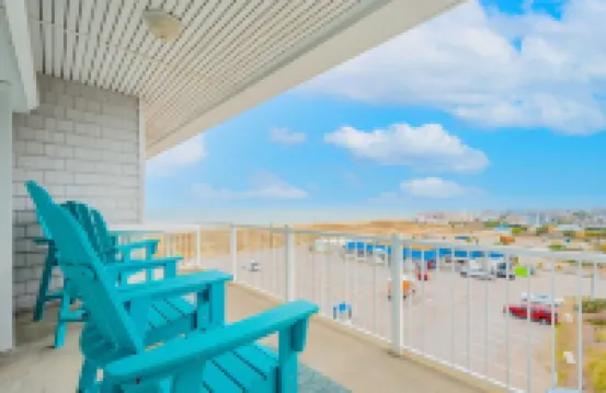 Penthouse by the Sea Huge Home with Amazing Views - Apartments
