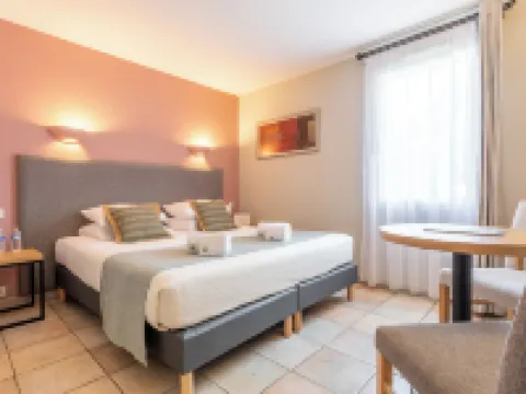 洛吉斯格里尼昂城堡酒店及橡樹林餐廳 格里尼昂酒店