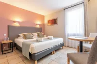 Logis la Bastide de Grignan Hotel & Restaurant "La Chênaie" Hotels in Grignan