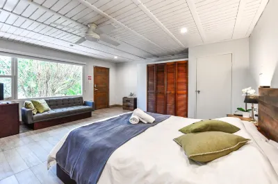 Aloe B&B Hoteles cerca de Baby Beach