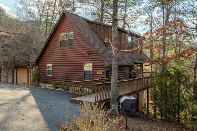 Bear Hideaway Cozy 3BR Cabin Hotels near Lily's