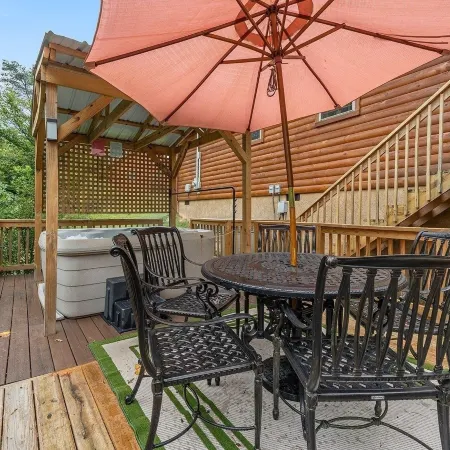 Foxes' Den Cabin with Private Hot Tub and Arcade Game by RedAwning