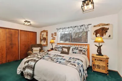 Everwood Serenity Treehouse Hotel in zona Big Bear Alpine Zoo at Moonridge