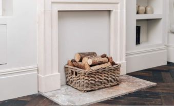 The Emerald - Central Henley 2 Bedroom House - from 145 Per Night