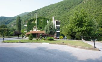 Agriani Hotel