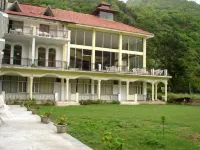 Riverside Resorts Hotels in Rawadi