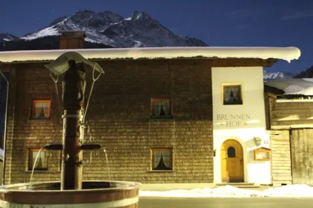 Brunnenhof Apartments Отели рядом с достопримечательностью «Fließer Platte»