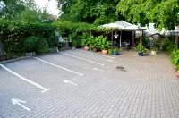 Hotel Alt-Connewitz - parking