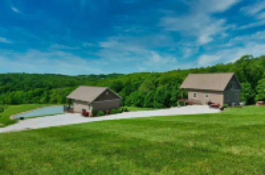 Skye Cottage at Hillside Hideaways-Private Getaway in the Heart of Amish Country