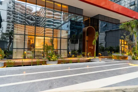 Suites By Le Reve Отели рядом с достопримечательностью «CTM»