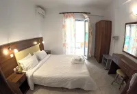 Eleni Kandilari Rooms Hotels in Stomio