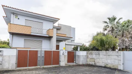 Gorgeous villa Looking to Douro Отели рядом с достопримечательностью «Church of São Pedro da Cova»