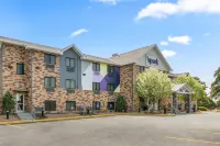 Spark by Hilton Eden Prairie - parking
