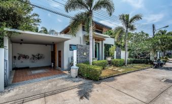 Baan Bua BT17 by Villacarte