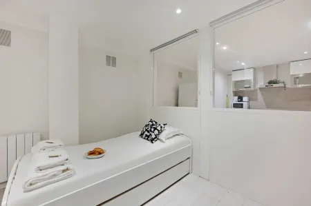 Résidence EUGENE Отели рядом со станцией Porte D'Italie Station