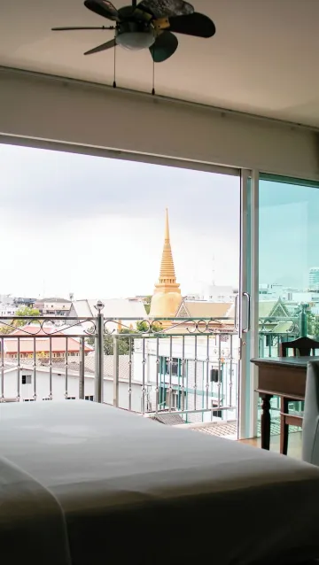 Lamphu Canal Suite (Second Building)