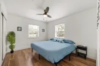 2BR on Swinton - 1 Mile to Beach, 1 Block to Ave