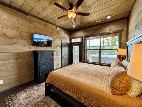 NEW Pool Cabin/Mountain Views/Hot Tub/Fire Pit/4 Arcades/Pool Table/Shuffleboard