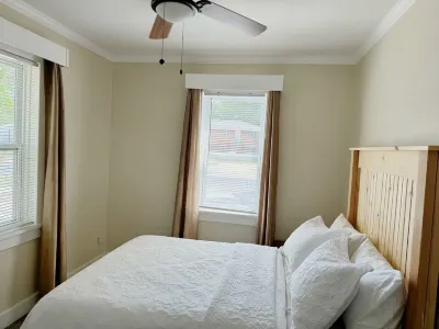 Spacious 5-bedroom house in charming Hays with AC, WiFi Hotels near Walmart Supercenter