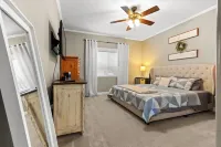 Quiet Modern House Close to Downtown