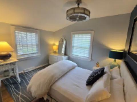 Beautiful Bray Cottage on the Vineyard Hotels in West Cape May