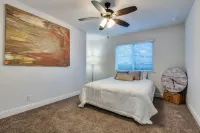 Amazing upgraded masterpiece with a nice gym upstairs, full kitchen, and games! Hotel a Denton County