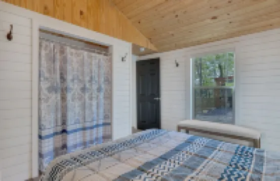 Lake View Country Cabin at Bear Bluff Retreat