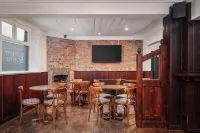 Elephant and Castle Hotels in Durkar