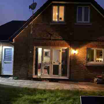 1 Bed Studio - Sleeps 2 - Smoking - Parking - Wifi Hotel Exterior