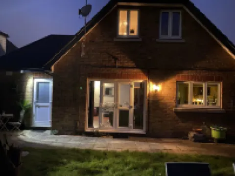 1 Bed Studio - Sleeps 2 - Smoking - Parking - Wifi Hotels in Uxbridge