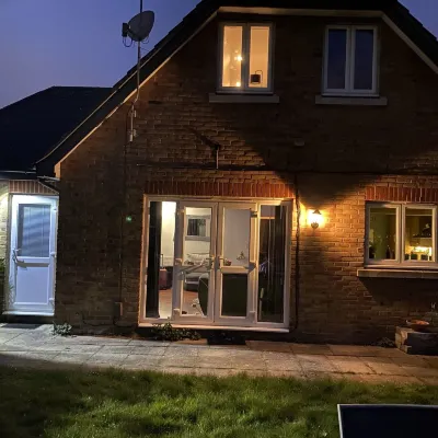 1 Bed Studio - Sleeps 2 - Smoking - Parking - Wifi Hotels near Ruislip Tube Station